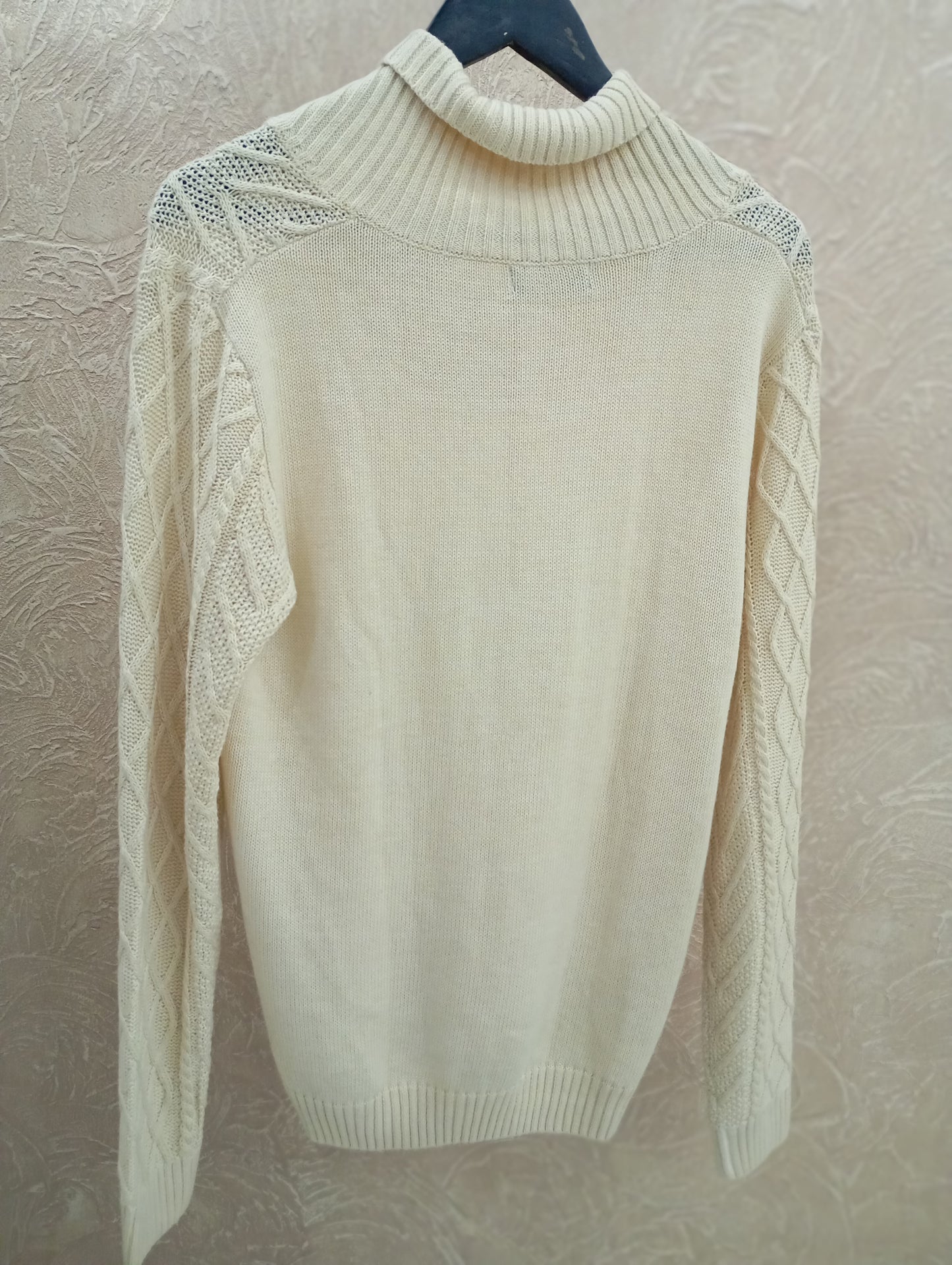 Cream Cable-Knit Sweater – Stockers